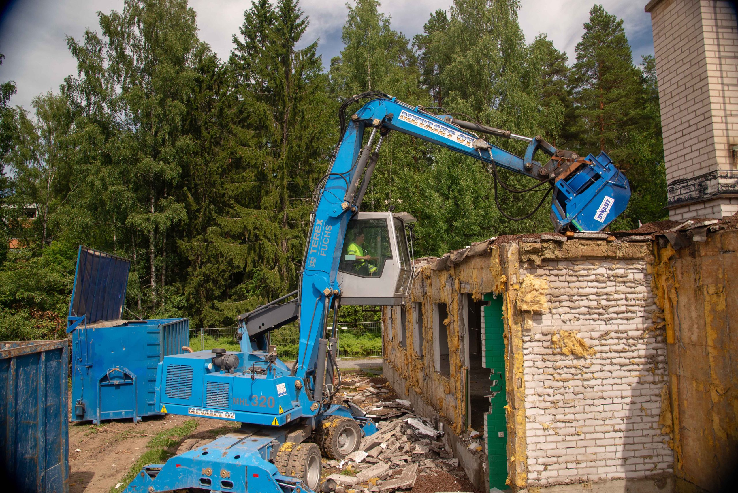 HRVB working on demolition site removing waste